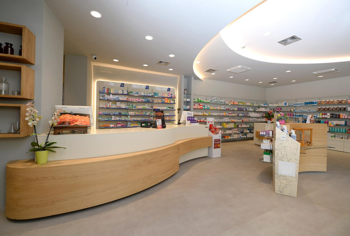 Agencement de pharmacie - Réalisation Architecte d'intérieur PACA